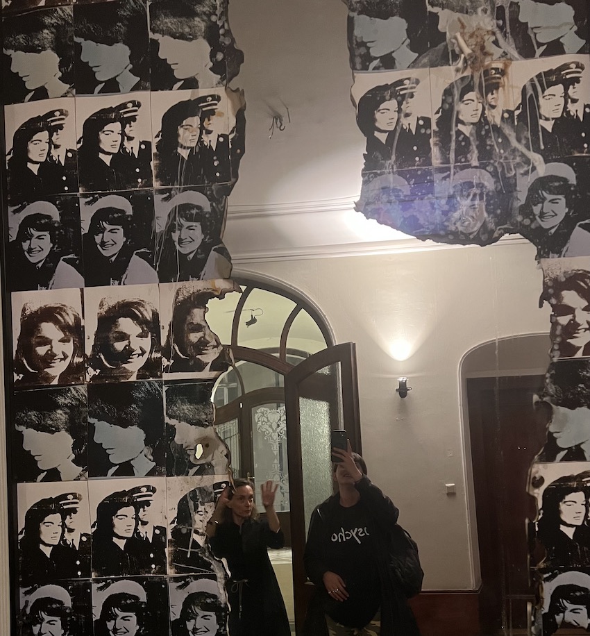 douglasgordon66's tweet photo. revisiting #BetAlpha early October with #DouglasGordon 's "Self-Portait Of You + Me (Jackie 64 Parts)" Group show #VillaMautnerJager #Vienna curated by #OryDessau by Kira A. Princess of #PrussiaFoundation for #FestivalNights
📸 @valentinaiancu.airam (Inst) #studiolostbutfound https://t.co/GzBNidynQ9