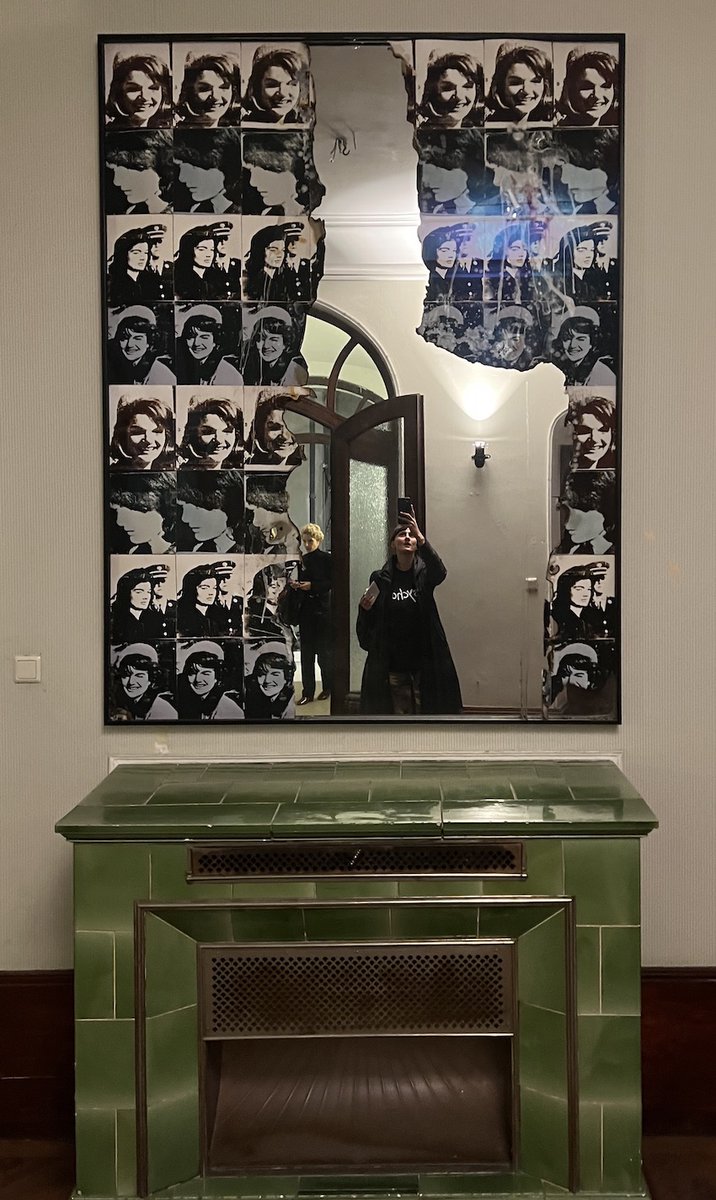 douglasgordon66's tweet photo. revisiting #BetAlpha early October with #DouglasGordon 's "Self-Portait Of You + Me (Jackie 64 Parts)" Group show #VillaMautnerJager #Vienna curated by #OryDessau by Kira A. Princess of #PrussiaFoundation for #FestivalNights
📸 @valentinaiancu.airam (Inst) #studiolostbutfound https://t.co/GzBNidynQ9
