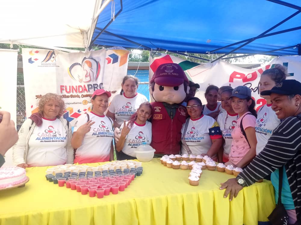 BarinasFp's tweet photo. #Hoy las #CasasDeAlimentación con una muestra de dulceria criolla en la Jornada de Amor en Acción Mun. Cruz Paredes, Pq Barrancas, Los Mangos II.
#AlimentarEsVencer
#AlimentaciónQueHacePatria

@NicolasMaduro 
@ViceSocialT_ve 
@MinAlimenVen 
@FundaproalO 
@MinAlimenBa 
@jaarreaza https://t.co/XmIrwNgDOf