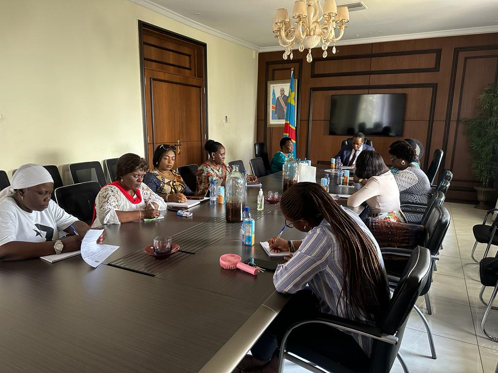 Floramusesa's tweet photo. Les questions de paix et de sécurité dans les provinces en conflits en Rdc sont d'une priorité extrême pour la SFPS. Raison pour laquelle , elle a rencontré aujourd'hui #MNS pour une mission de diplomatie préventive...
#womenpeaceandsecurity 
#SFPS 
#R1325
#UAF
#FFC https://t.co/Qevrpcgzf9