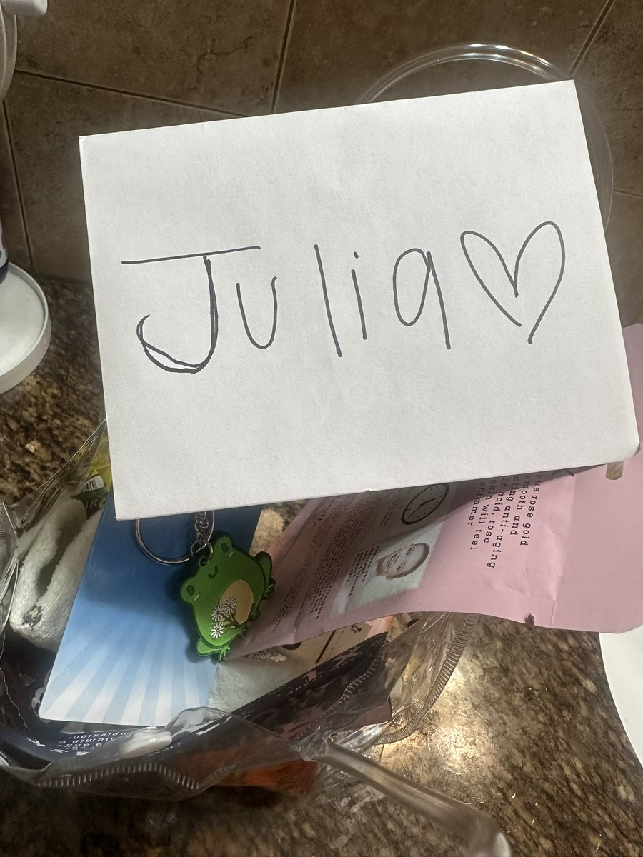 TheFemaleYungin's tweet photo. My #VetTechAppreciationWeek presents from my assistant manager that turned into manager. She says I’m good with the new hires. Until they start acting like me at least 🤣.

#VetTech #VeterinaryMedicine #VetTechWeek https://t.co/FCPT6jP0Sz