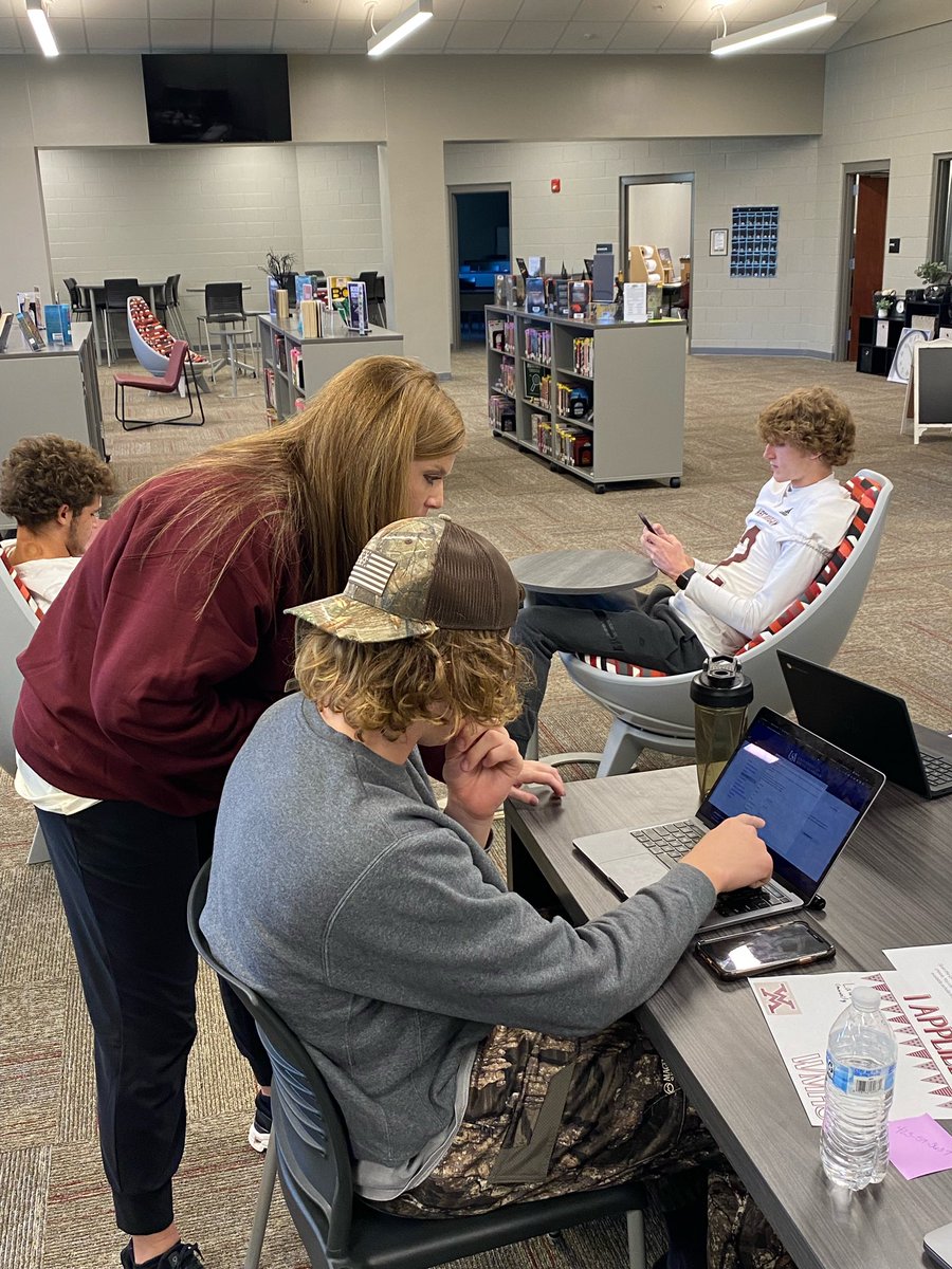 WestMorganHS's tweet photo. What a great day at West Morgan for College Application Week. Congrats to our students who applied. Here are a few pictures of today. Thank you to our Event Planning classes for the goodies. Thank you to our Monica Doherty, our career coach, who was on hand to help as well. https://t.co/Bw8RwltGjv