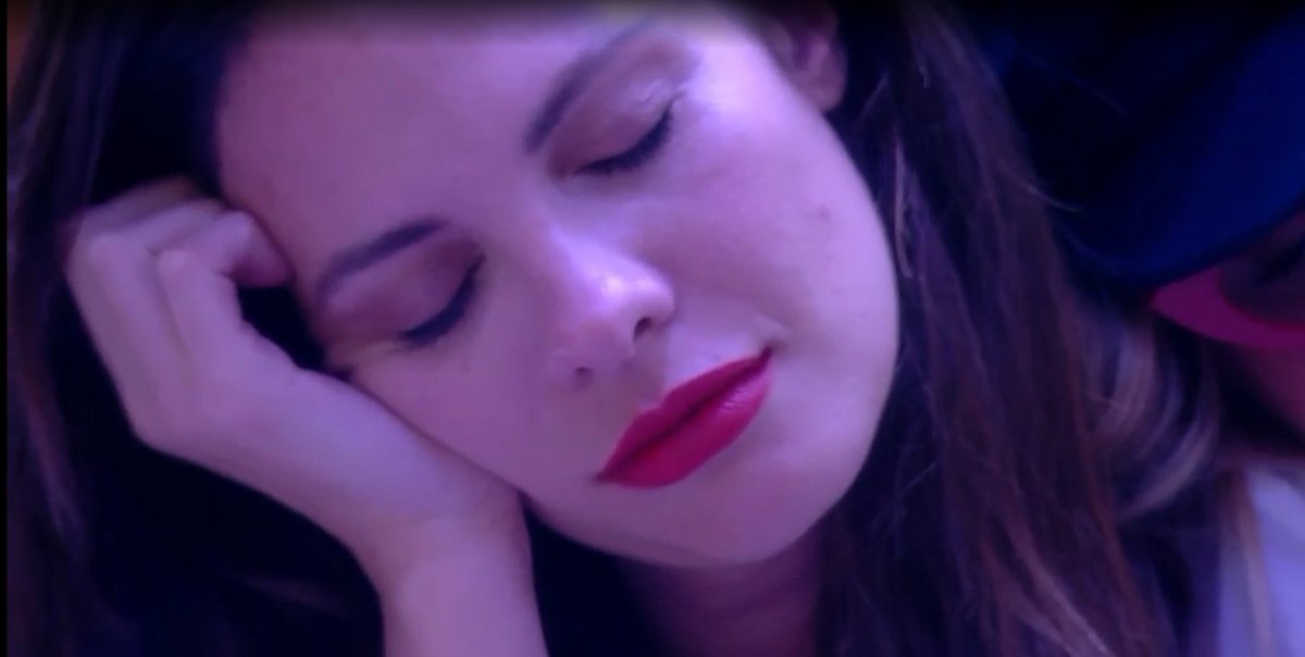 todounpocox's tweet image. la cara de jessica viendo que luitingo le dedica una cancion a pilar, se viene videito galero
 #GHVIP200 #GHVIP21O