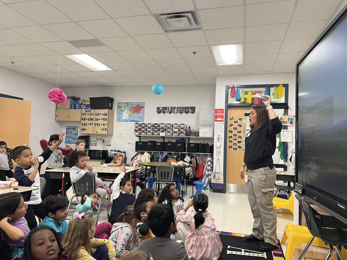 Anderson_Stars's tweet photo. We learned about fire safety. Do you have a family meeting place in case of fire? @Discovery_elem #loudouncountyfiredepartment https://t.co/g2gi1bvbaQ