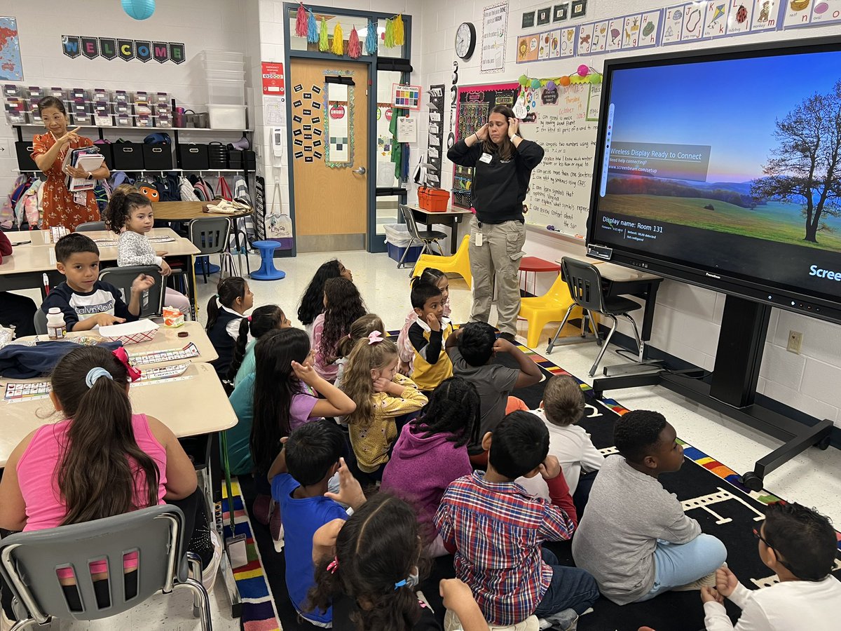Anderson_Stars's tweet photo. We learned about fire safety. Do you have a family meeting place in case of fire? @Discovery_elem #loudouncountyfiredepartment https://t.co/g2gi1bvbaQ