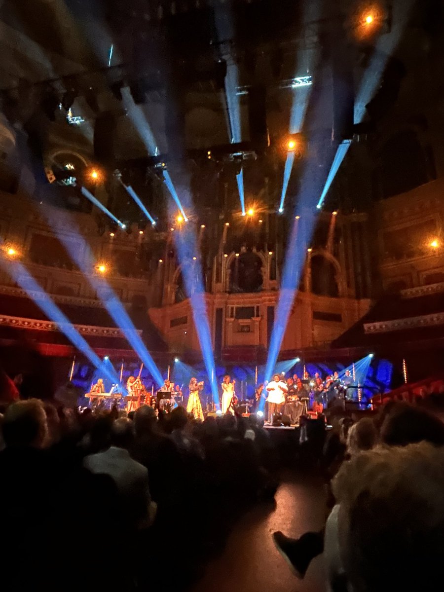 KBaileyCurator's tweet image. Mesmerising performances ⁦⁦⁦@thenitinsawhney⁩ and special guests 🙏⁦@RoyalAlbertHall⁩ - Journeys &amp;amp; Identity 🎶 ‘love letter to who we all are’ 💫