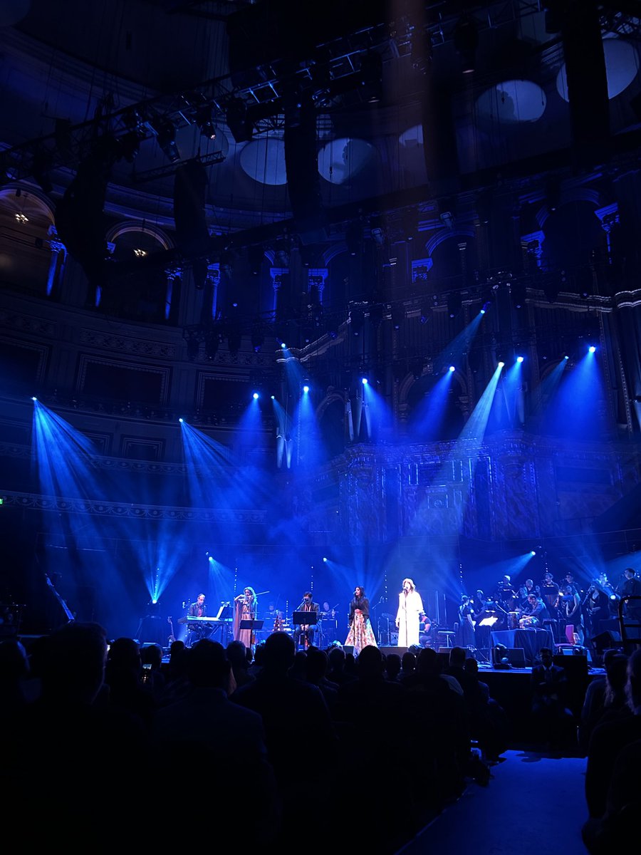 KBaileyCurator's tweet image. Mesmerising performances ⁦⁦⁦@thenitinsawhney⁩ and special guests 🙏⁦@RoyalAlbertHall⁩ - Journeys &amp;amp; Identity 🎶 ‘love letter to who we all are’ 💫