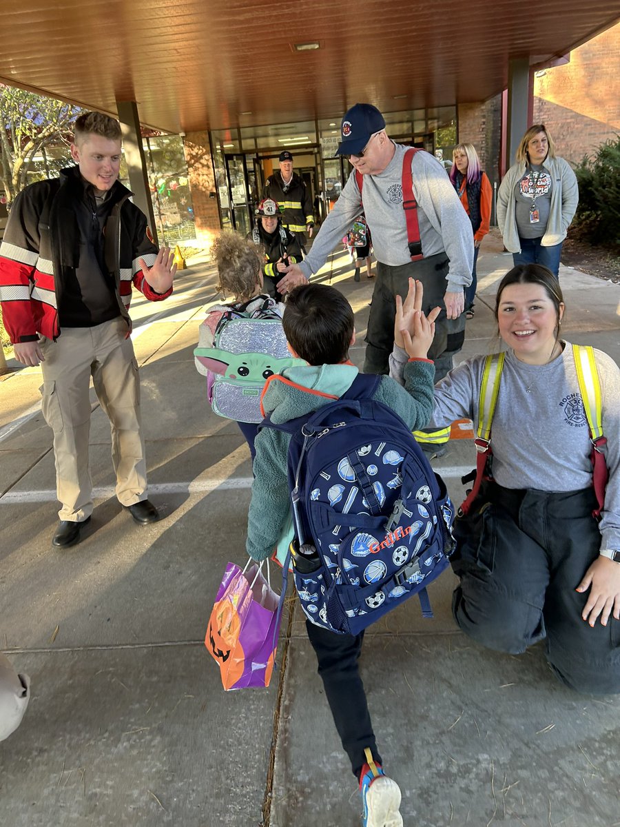 Adrienne_VF's tweet photo. High-Five Friday is really Blasting OFF! This week we had 2 different Fire Departments welcoming our students! I am always looking for our next group to welcome our kids, who should be next?! 🚒❤️🚀 https://t.co/P5J5qXZTPn