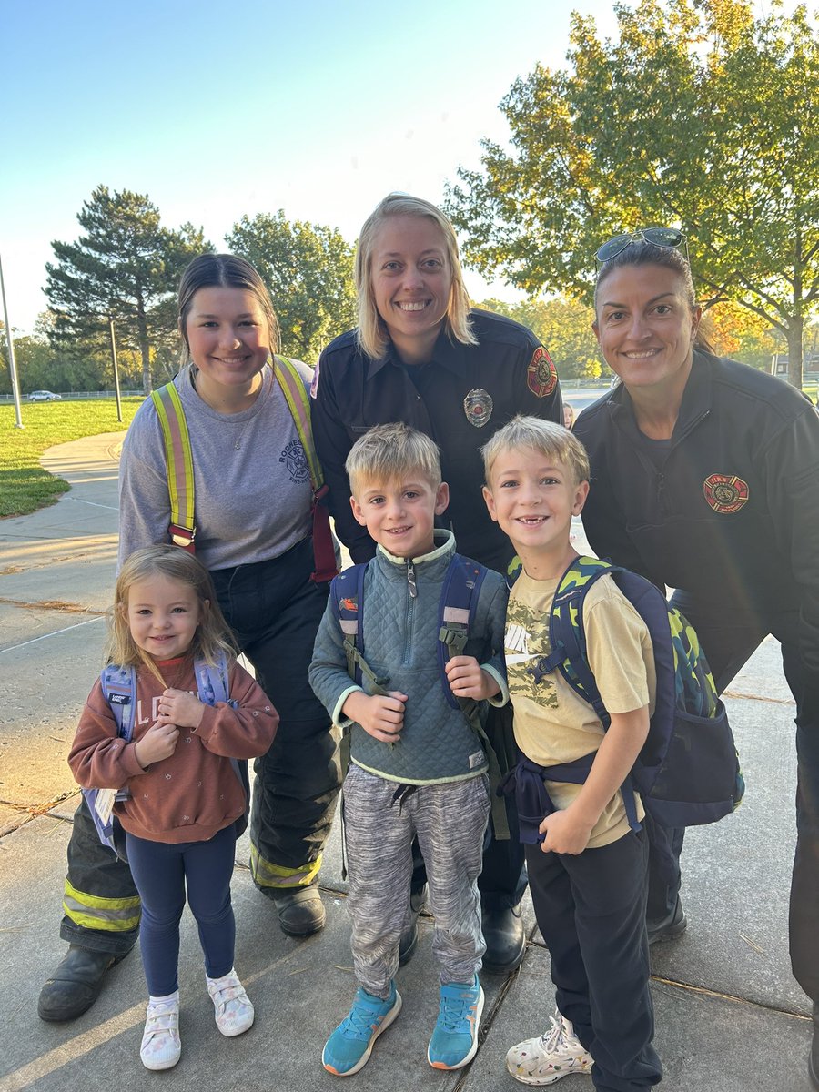 Adrienne_VF's tweet photo. High-Five Friday is really Blasting OFF! This week we had 2 different Fire Departments welcoming our students! I am always looking for our next group to welcome our kids, who should be next?! 🚒❤️🚀 https://t.co/P5J5qXZTPn