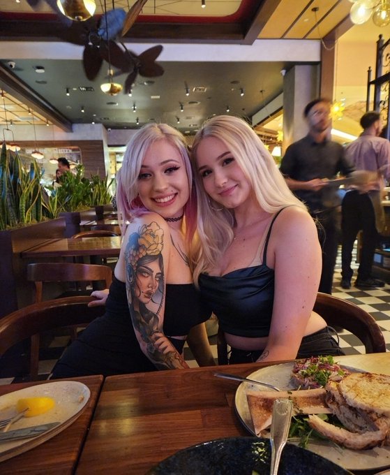 If you took us out to dinner would you eat us too? 💦👅 https://t.co/kIsqoUzJP1