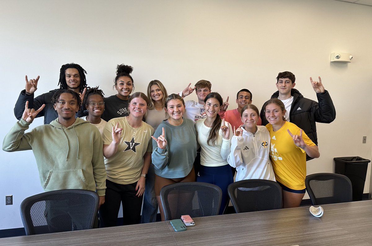 Great way to end the week, with a KC Roos SAAC meeting. Can’t wait for their leadership, vision & voice. Together we will continue to elevate @KCRoosAthletics #RooUp 💙💛