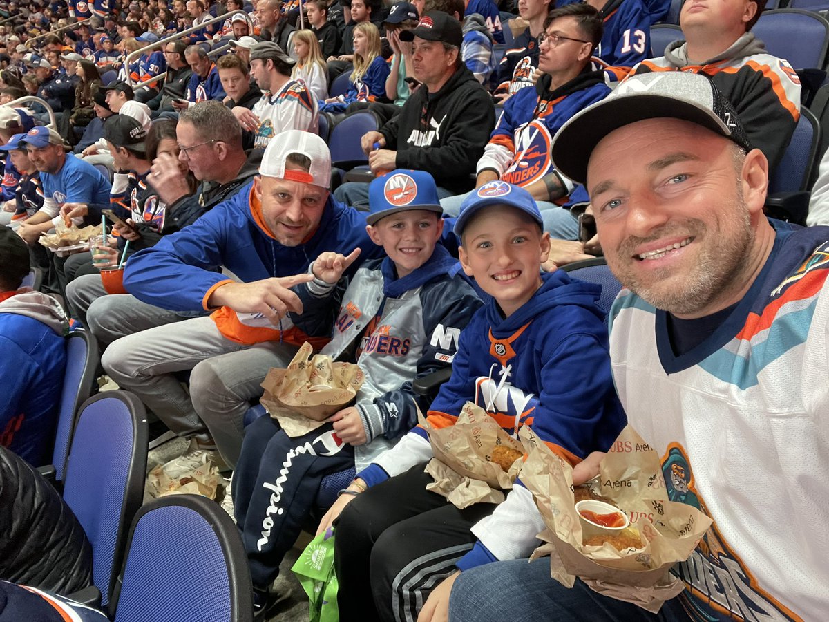 prestigiousmain's tweet photo. #NYIslanders #UBS #boysnightout https://t.co/of1l3bPjJX