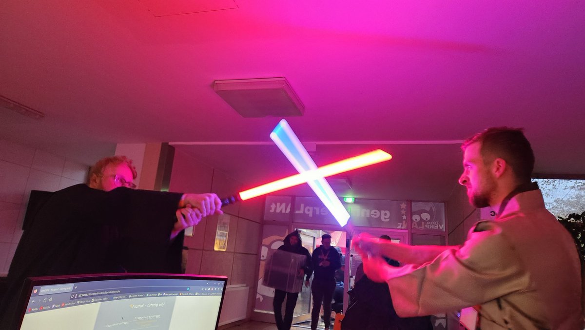 DaSexner's tweet image. Its LAN again!!! #GV30 #genialverpLANt