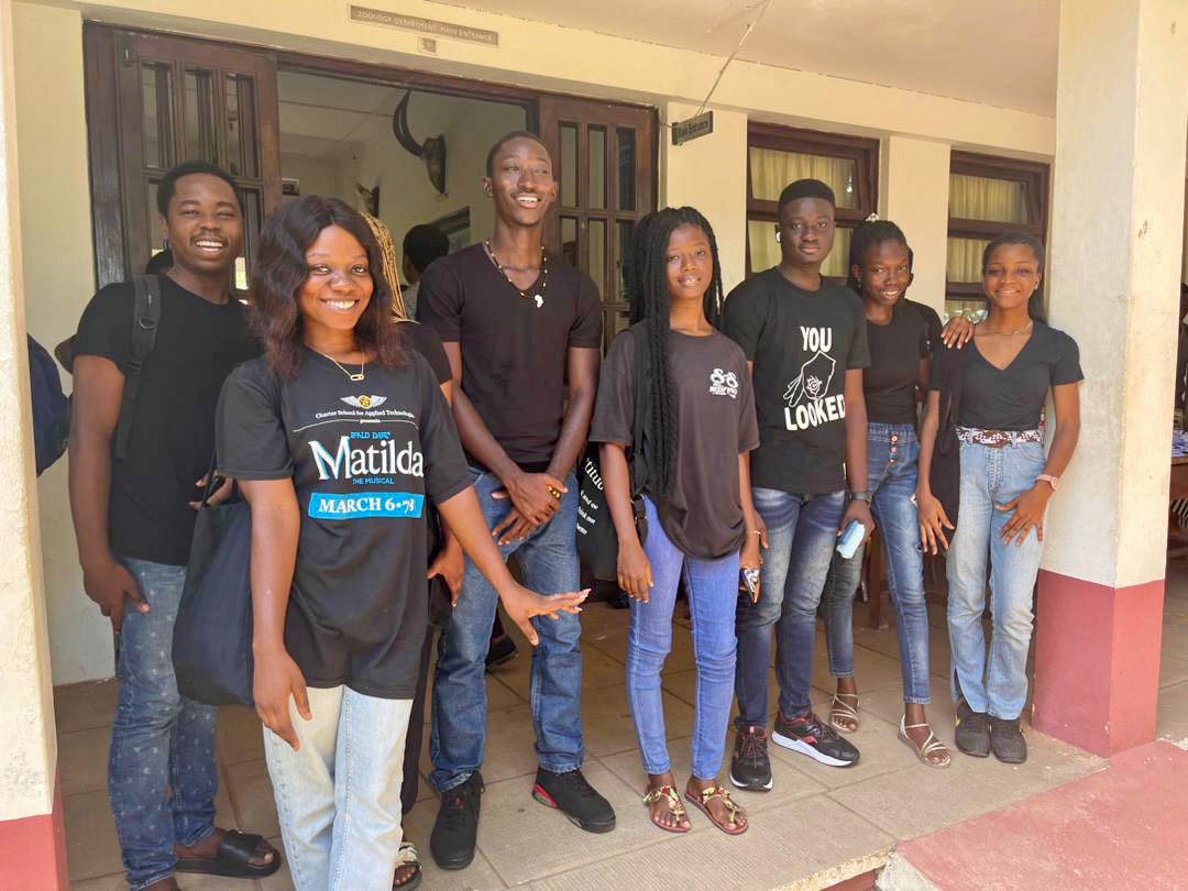 abcossa_ug's tweet photo. Black on Denim trendy wear for week 2 🔥🥰Our Level 200’s, 300’s and 400’s didn’t fail to represent 💃💃

#blackondenim #trendywear #viral #law https://t.co/owIavBzAEr