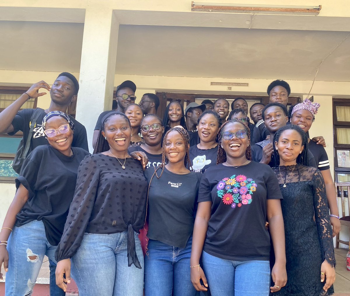 abcossa_ug's tweet photo. Black on Denim trendy wear for week 2 🔥🥰Our Level 200’s, 300’s and 400’s didn’t fail to represent 💃💃

#blackondenim #trendywear #viral #law https://t.co/owIavBzAEr