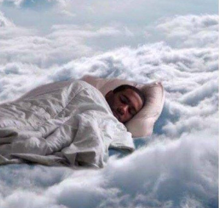 _caarloosgil's tweet photo. cuando duermes sabiendo que mañana no hay clase https://t.co/oudAjz3gJN