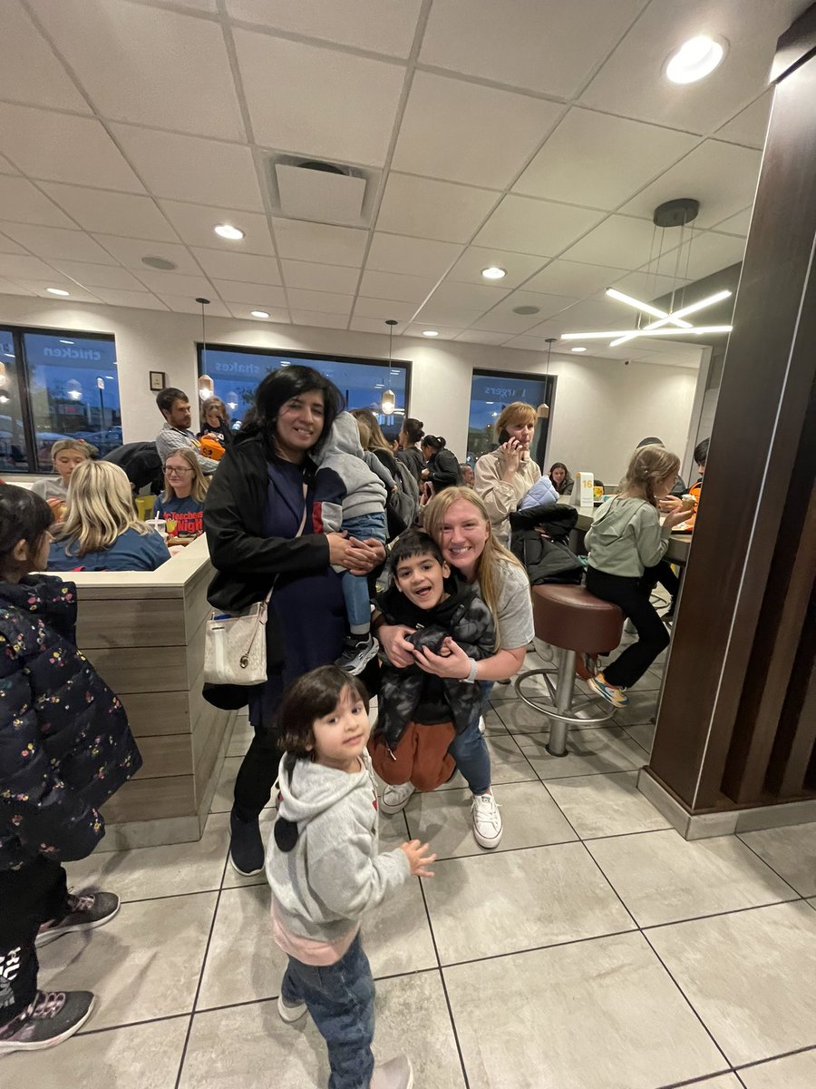 So many smiling faces at McTeacher night! <a href="/PTOGlenview/">Washington School PTO Glenview</a> <a href="/EastMaine63/">EastMaine63</a> <a href="/MissAretos/">Katherine Aretos</a> <a href="/miss_billish/">Miss Billish</a> <a href="/MsElfering/">Ms. Elfering</a> <a href="/McDonalds/">McDonald's</a>