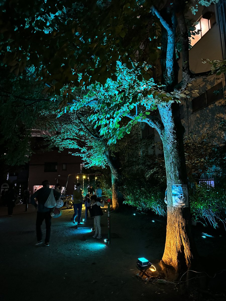 arito25th's tweet photo. 昨夜は阿佐ヶ谷JAZZストリートだけでなく、なんと、BATA ARTのスタードームがお披露目!
懐かしく、ほんのり夏の終わりを感じさせてくれました。
コロナ前のアーティストが様々展示していたBATA ART EXHIBITION がまた
戻ってくることを願いつつ
#阿佐ヶ谷jazzストリート #bataart #スタードーム https://t.co/8xbYalAs5F