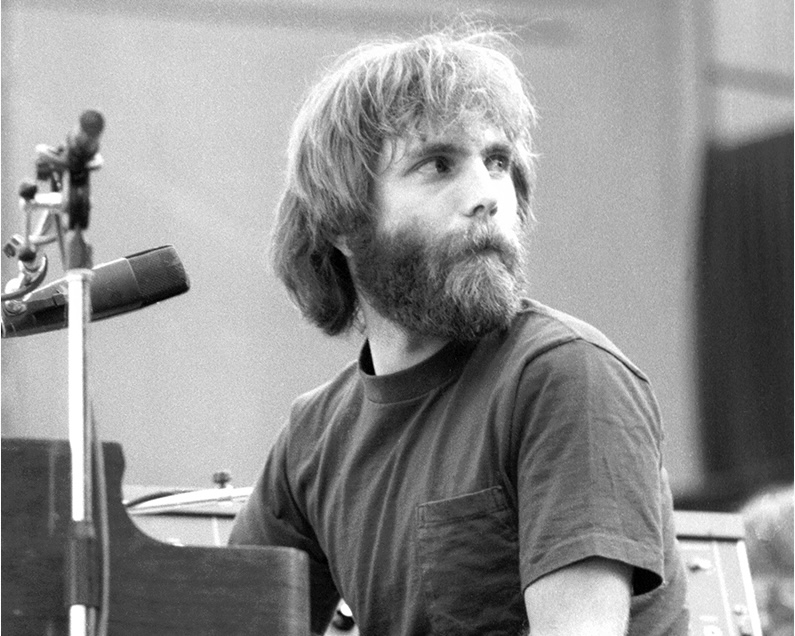 GratefulDead's tweet photo. Remembering Brent Mydland, the boy from the burbs who became the longest-tenured keyboardist in Dead history, on what would have been his 71st birthday today 🌹

Photos by Herb Greene, Jay Blakesberg, and Ed Perlstein https://t.co/mQh4moo9Eb