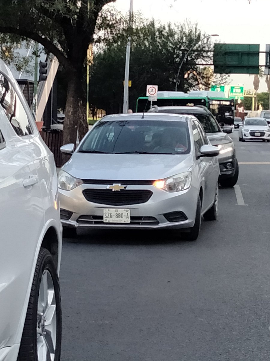 Pureza Marin (@purezamarin) on Twitter photo Por toda esta bola de automovilistas que agarran la parada de camión como estacionamiento los transmetro no se quieren parar a subirnos en doble fila... Y todavia se indignan por qué tomamos evidencia.
Por favor ya urge un letrero de exclusivo transmetro o Parada de Camión Por toda esta bola de automovilistas que agarran la parada de camión como estacionamiento los transmetro no se quieren parar a subirnos en doble fila... Y todavia se indignan por qué tomamos evidencia.
Por favor ya urge un letrero de exclusivo transmetro o Parada de Camión