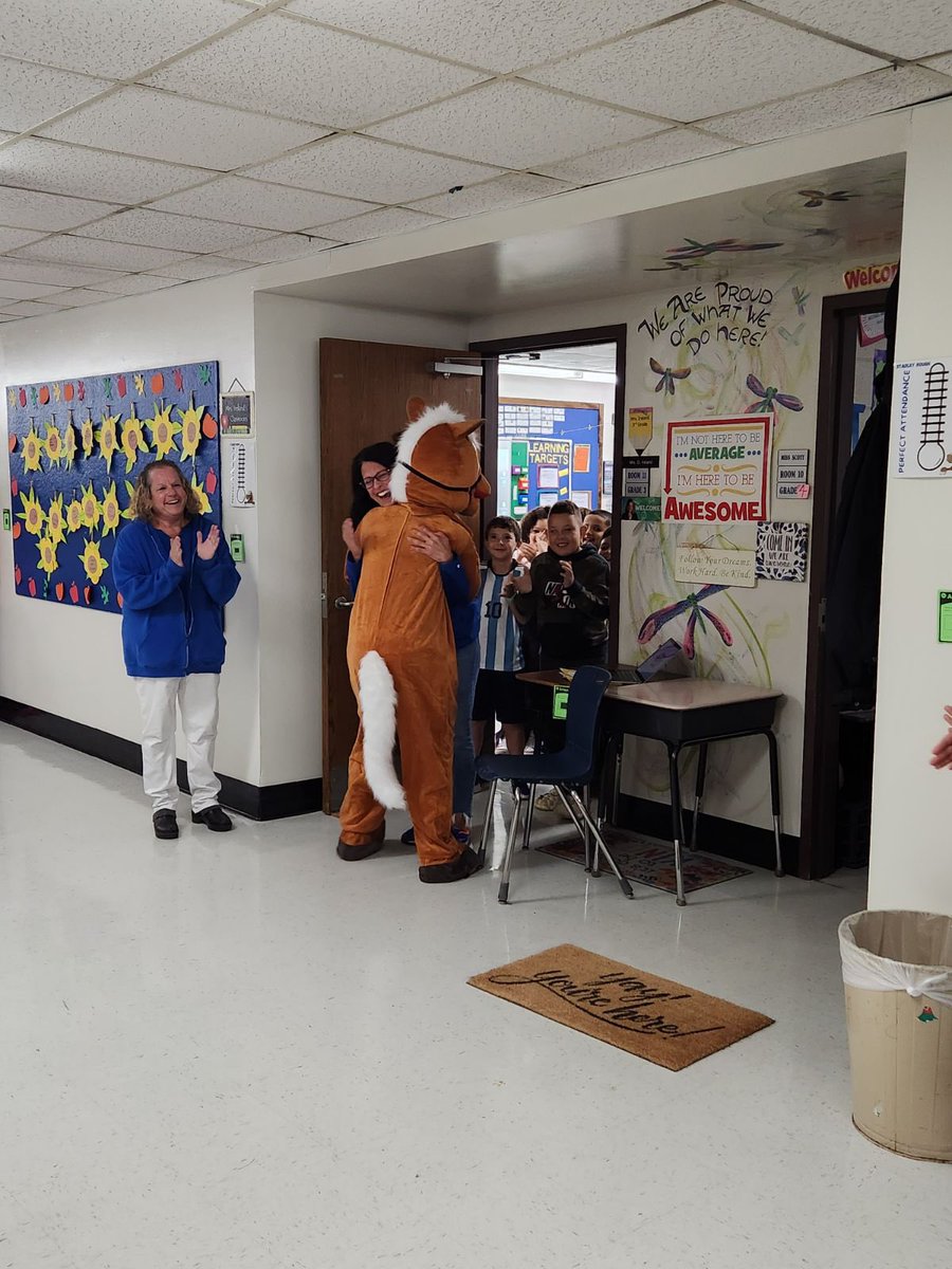 StadleyRough's tweet photo. ...and then a SURPRISE FAREWELL PARADE for Mrs. Calabrese  👋🏼 #STRcares 💙🐴 https://t.co/E93vPEMIaQ