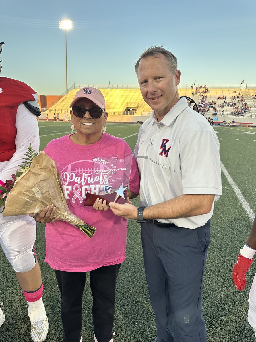 JISD_ATHLETICS's tweet image. 🚨COMMUNITY MEMBER SPOTLIGHT🚨
Tonight Veterans memorial football honored Yolanda “Yoli” Freiert. Thank you for your support of Veterans Memorial high school, and the football program! You are deeply loved and respected! @SAVeteransFBall