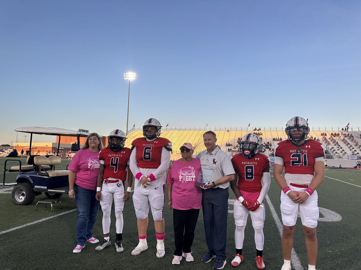 JISD_ATHLETICS's tweet image. 🚨COMMUNITY MEMBER SPOTLIGHT🚨
Tonight Veterans memorial football honored Yolanda “Yoli” Freiert. Thank you for your support of Veterans Memorial high school, and the football program! You are deeply loved and respected! @SAVeteransFBall
