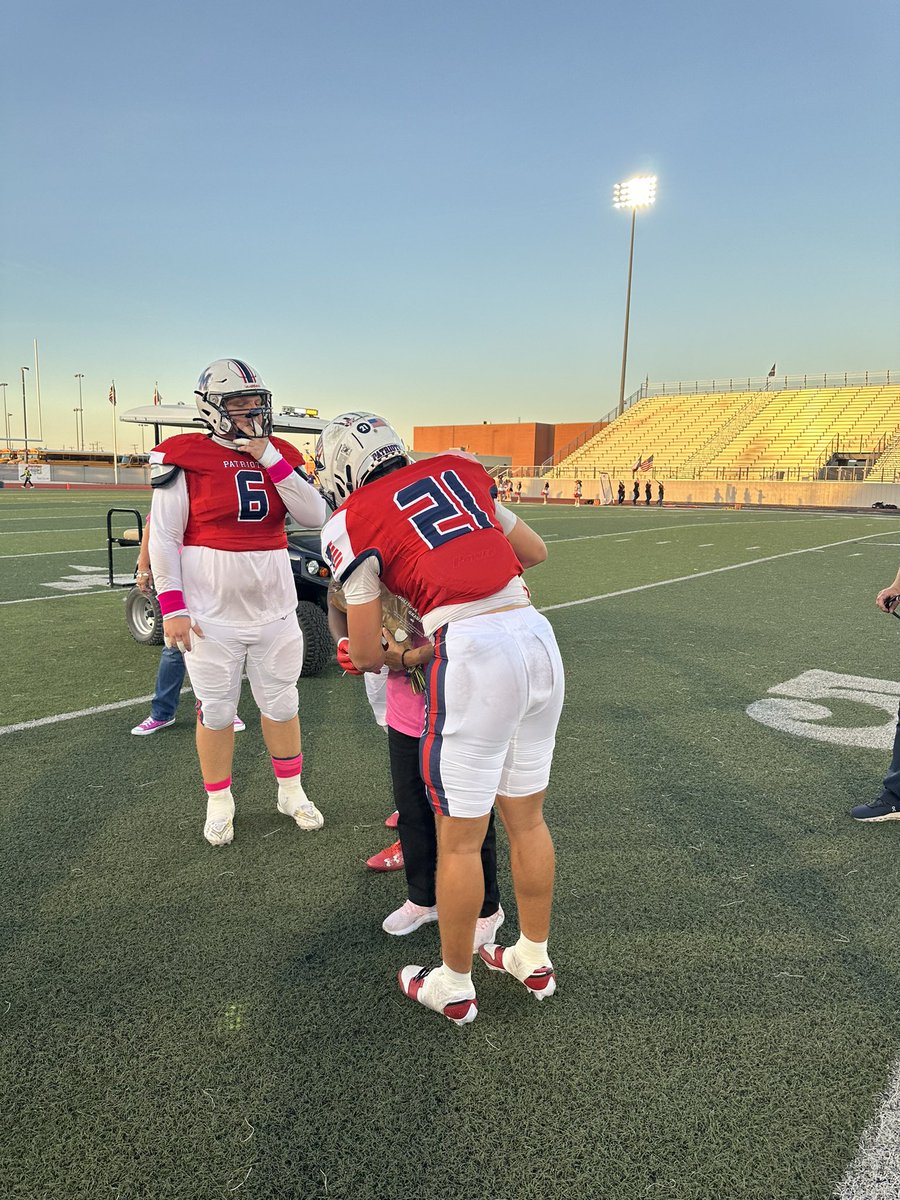 JISD_ATHLETICS's tweet image. 🚨COMMUNITY MEMBER SPOTLIGHT🚨
Tonight Veterans memorial football honored Yolanda “Yoli” Freiert. Thank you for your support of Veterans Memorial high school, and the football program! You are deeply loved and respected! @SAVeteransFBall