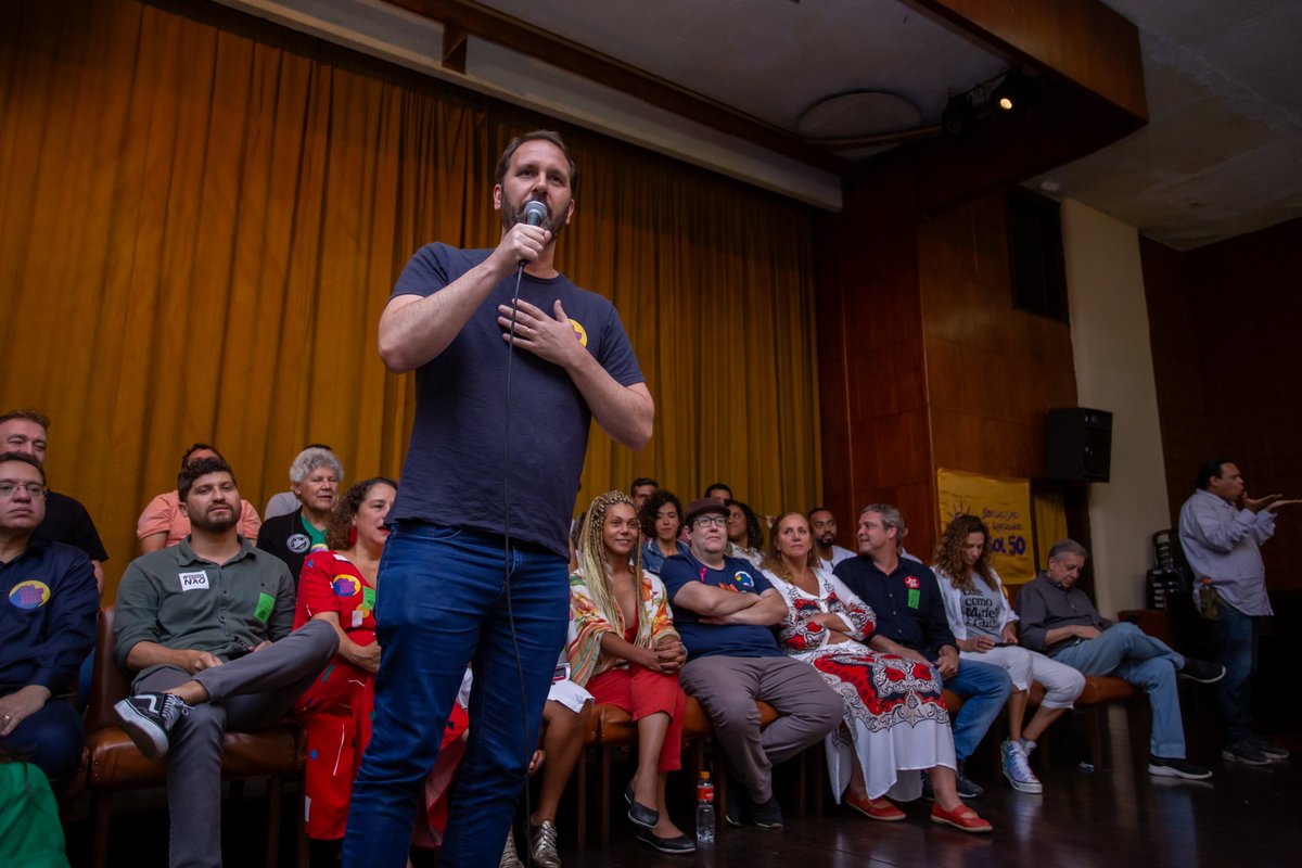 ScfnRio's tweet photo. “O encontro de hoje é histórico porque é o primeiro passo de muita coisa boa se a cidade fosse nossa. Se a cidade fosse nossa não teríamos milhares e milhares de crianças fora da escola, teríamos professores e professoras valorizados.” @serafinipsol https://t.co/nmZZJ77bc7
