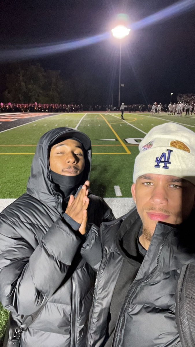 b_mcqueary6's tweet photo. You never know who you’ll run into at a Belleville football game @Deestroying https://t.co/OJ5Jz527Ri