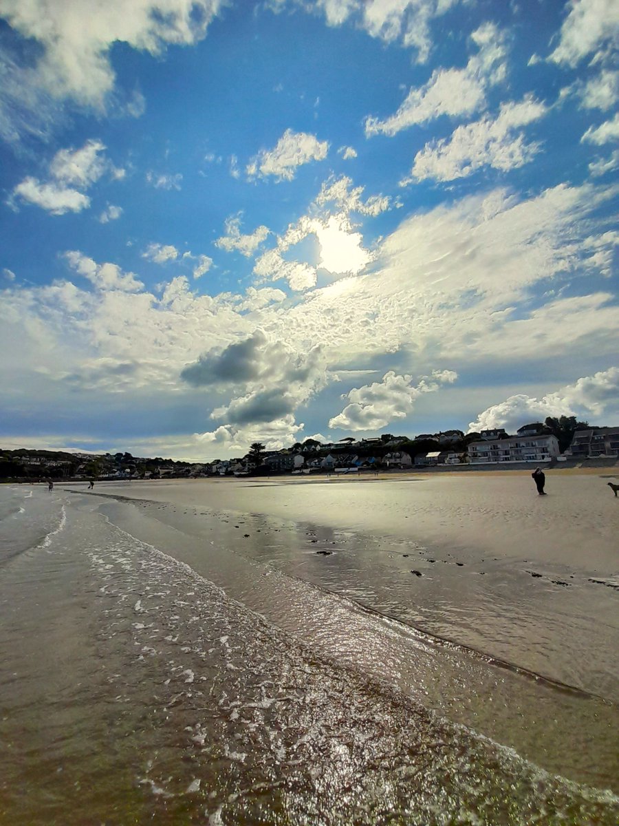 A rare glimpse of some Saundersfoot blue sky.  #autumn2023 #SaundersfootBeach #beachlife