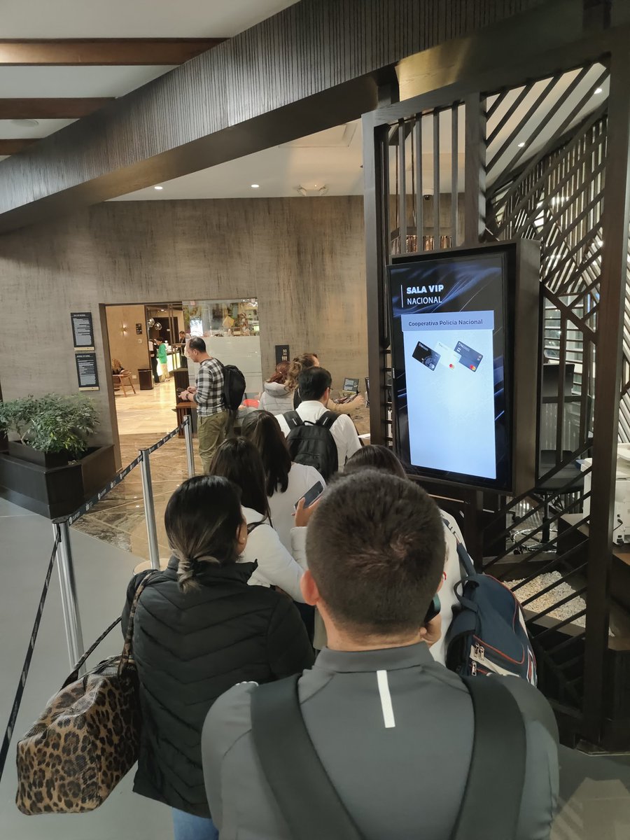 Como cuando en la sala "VIP" del aeropuerto de Quito se puede entrar hasta con la tarjeta de EtaFashion <a href="/Quiport/">Corporación Quiport</a>