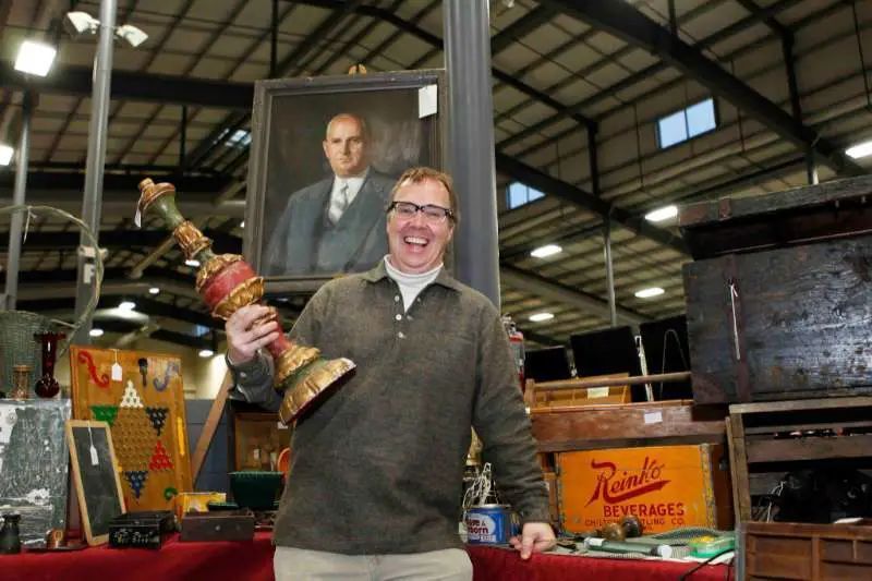 Featured Event! Grayslake #Antique #FleaMarket "..an upscale vintage and antique inspired indoor/outdoor market featuring a fantastic variety of antiques, vintage, estate jewelry, vintage clothing, collectibles, comics.." Learn more here! 

buff.ly/3QnR346
#Illinois #Fest