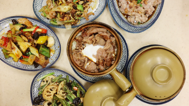 justlikeme73's tweet photo. Hong Kong ha una vasta gamma di ristoranti e punti di ritrovo. Dal ristorante stellato alle gustose oche affumicate servite in uno dei ristoranti di fama mondiale.

Tuttavia come tutte le grandi città, anche questa nasconde una miriade di locali #cibo

https://t.co/Rqk8mlXUtt https://t.co/dT83qFZ4Fe