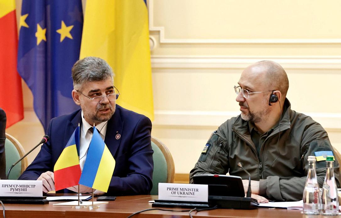 Ukraine has made Romanian the official language of the Romanian minority in Ukraine, instead of the "Moldovan language." 

Romanian PM Marcel Ciolacu said the term Moldovan language is a Russian invention and that Ukraine's decision has rectified a historical injustice.

🇷🇴🇺🇦