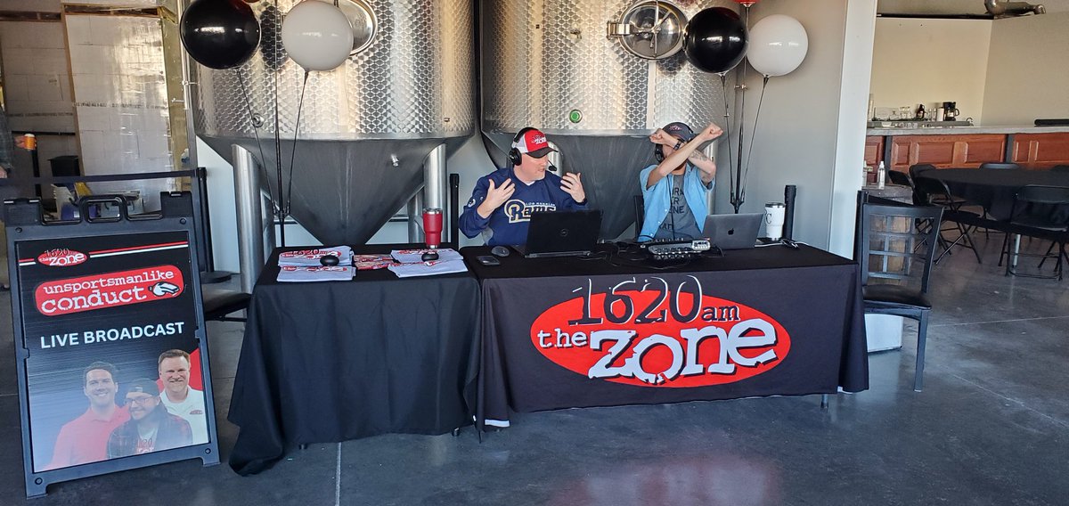 1620TheZone's tweet photo. Come see @USC1620 at @LuckyBucketBrew to celebrate this #OneBeerFriday! https://t.co/bicKULwuuP