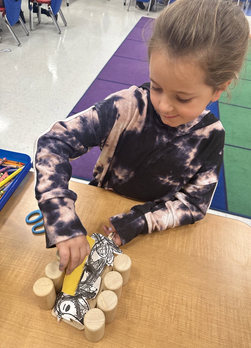 Ms_JHughes's tweet image. Ss retell Harry the Dirty Dog using blocks which replicated main parts of the story🐶🐾
📸 1: Harry in the bath
📸 2: Harry going down the coal chute
📸 3: Harry at the dog park
📸 4: Harry walking through town past the café
 #TeachingForUnderstanding @Hubbard_School