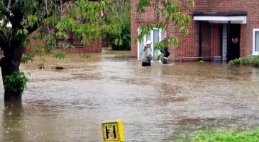 Rob Setchell (@robsetchell) on Twitter photo Latest on #Suffolk major incident:
- Children & teachers kept safe & some to stay night at schools & leisure centres in Framlingham, Debenham, Mendlesham, Stradbroke, Stowupland & Wetheringsett
- Farmers helping with evacuations
- Essential travel only
<a href="/itvanglia/">ITV News Anglia</a> #StormBabet Latest on #Suffolk major incident:
- Children & teachers kept safe & some to stay night at schools & leisure centres in Framlingham, Debenham, Mendlesham, Stradbroke, Stowupland & Wetheringsett
- Farmers helping with evacuations
- Essential travel only
<a href="/itvanglia/">ITV News Anglia</a> #StormBabet