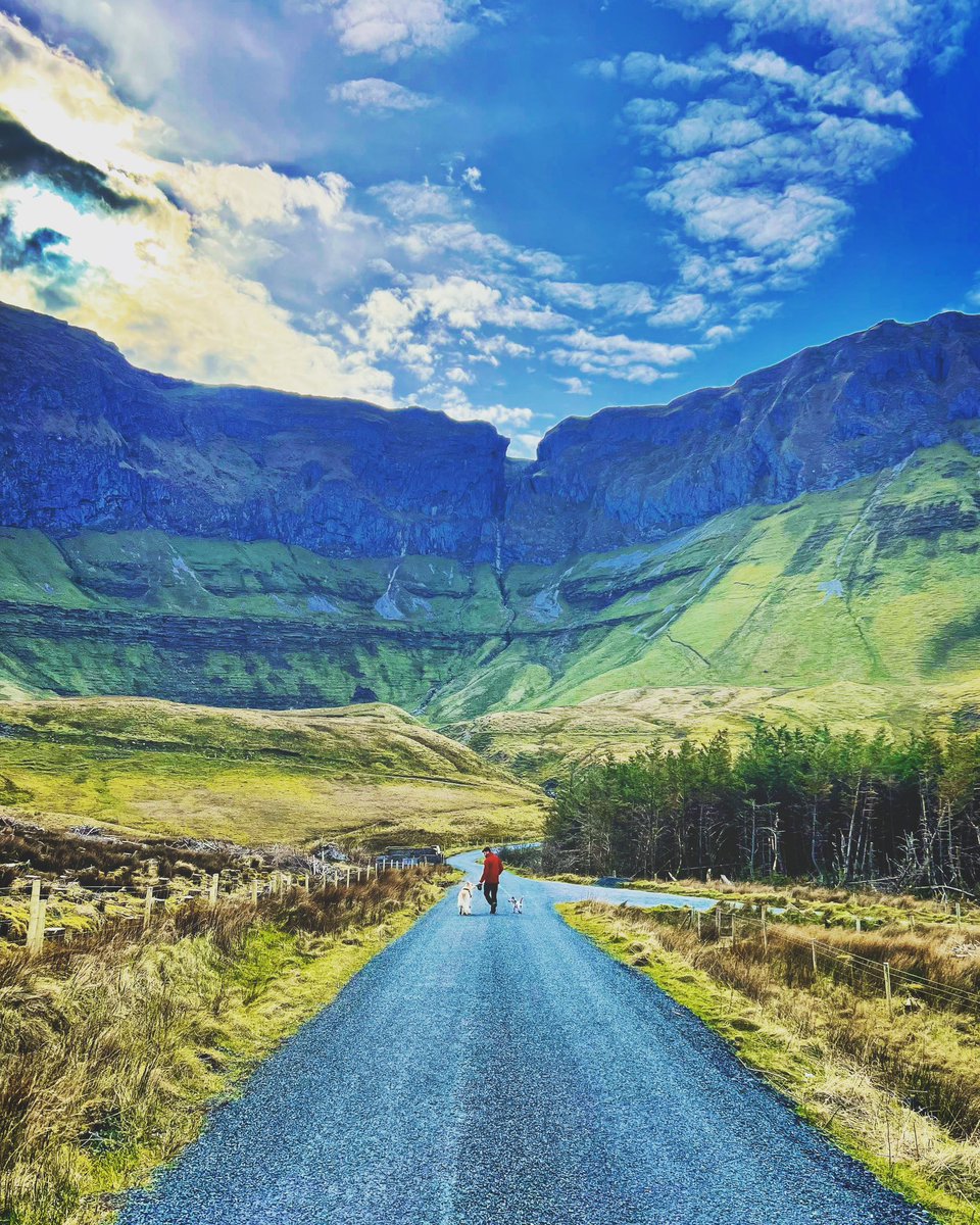 Just down the road 👋 Made it right before the sun set and the rain started - class ⛰️🙌 

Directions: Head out of Belfast, turn left, drive 132 miles 😝 

#NIEXPLORER

📍 #GleniffHorseshoe, #Sligo