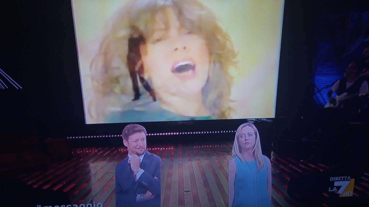 C'erano mille modi di raccontarla. Avete scelto quello definitivo! 

@we