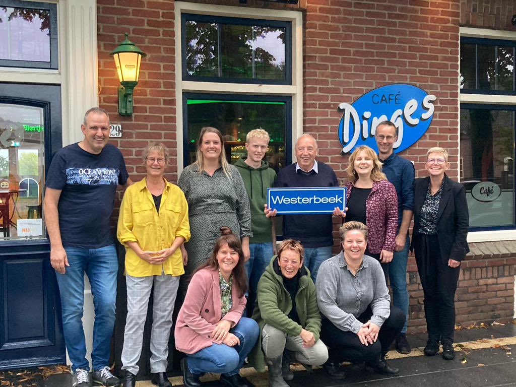 Het regende de hele dag pijpenstelen, maar dat mocht de pret niet drukken. Geslaagde kennismaking met de dorpen Landhorst, Oploo en Westerbeek, respectievelijk halte 23, 24 en 25 van m’n #route33