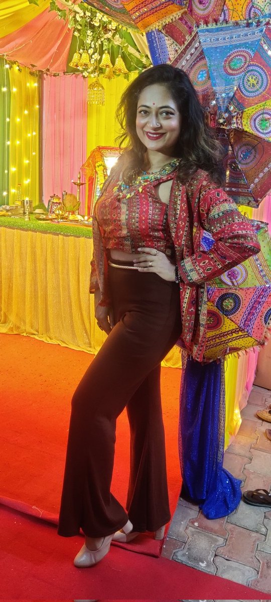 Prranita9's tweet photo. #garbalover #garbaqueen #falgunipathak #prranitamullay #trendinggarba #fusionlook #navratri2023 #navratrilook #punefashionblogger #fashioninfluencer #lookoftheday #ootd #shashti #youtuber #foryoupage
Follow @prranitamullay
2️⃣4️⃣ https://t.co/Rkl62wxz4I