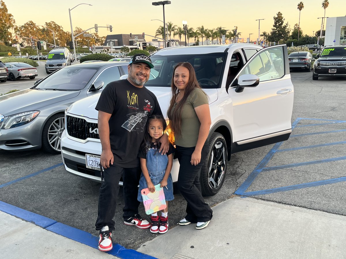 Congratulations to Jorge &amp; Anna Clemente! They purchased a new ride from William and couldn’t be happier!🥰