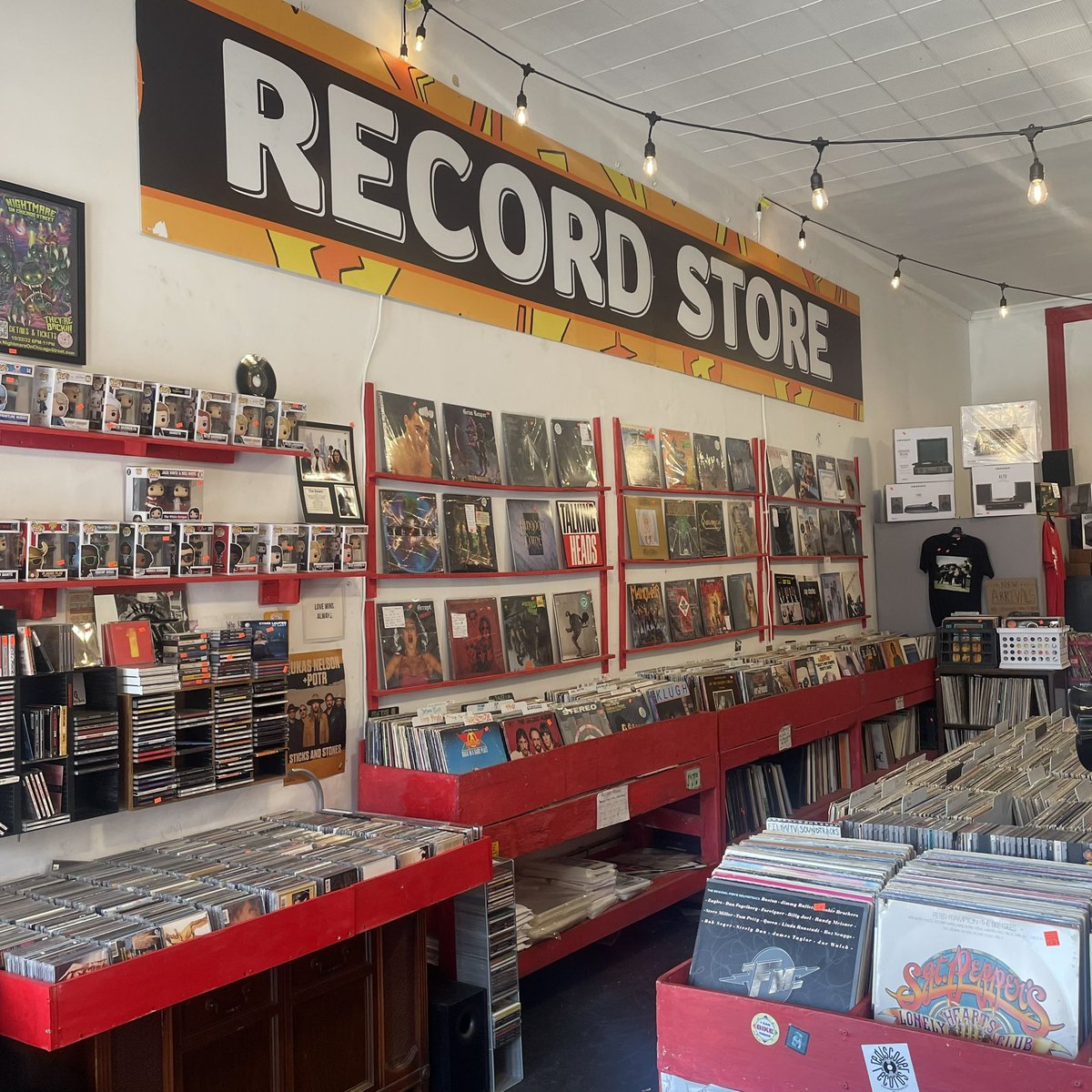 RedscvrRecords's tweet photo. ⚰️💀Open today but you may have to put your best foot forward to get here! 
🚧 Limited street access for @ElginNOCS set-up but being record stores are destination shops, you’ll find your way. #elginil #rediscoverrecords #exploreelgin https://t.co/beEXUrf3lX
