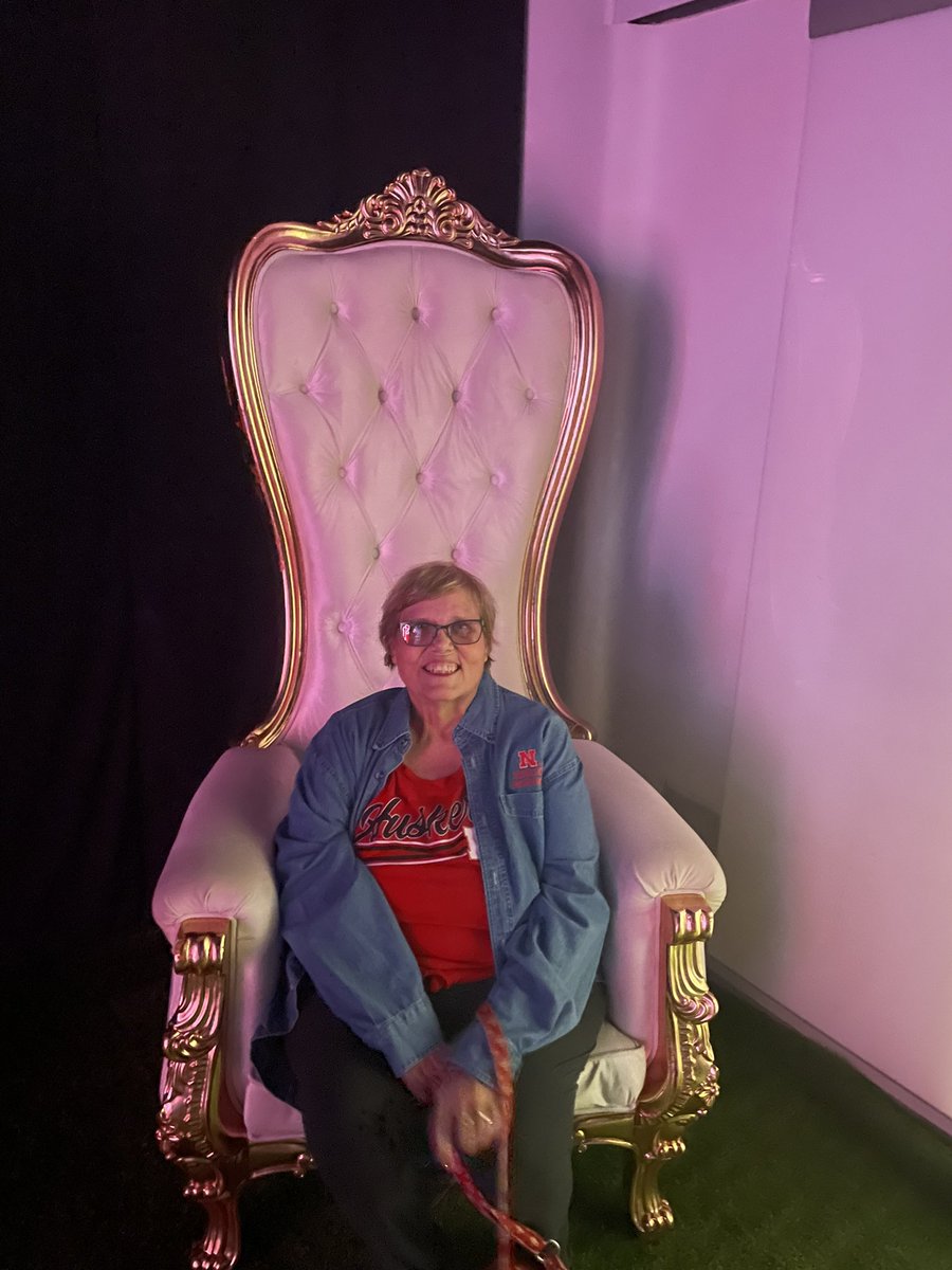 RedcastHonke's tweet image. Had an awesome lunch at the training table &amp;amp; tour of the stadium today to celebrate our families name reveal on the donor wall for Dad’s memorial.

A huge thanks to @RedcastRob for putting the memorial together and to @TylerJonKai for everything today. 

GBR!