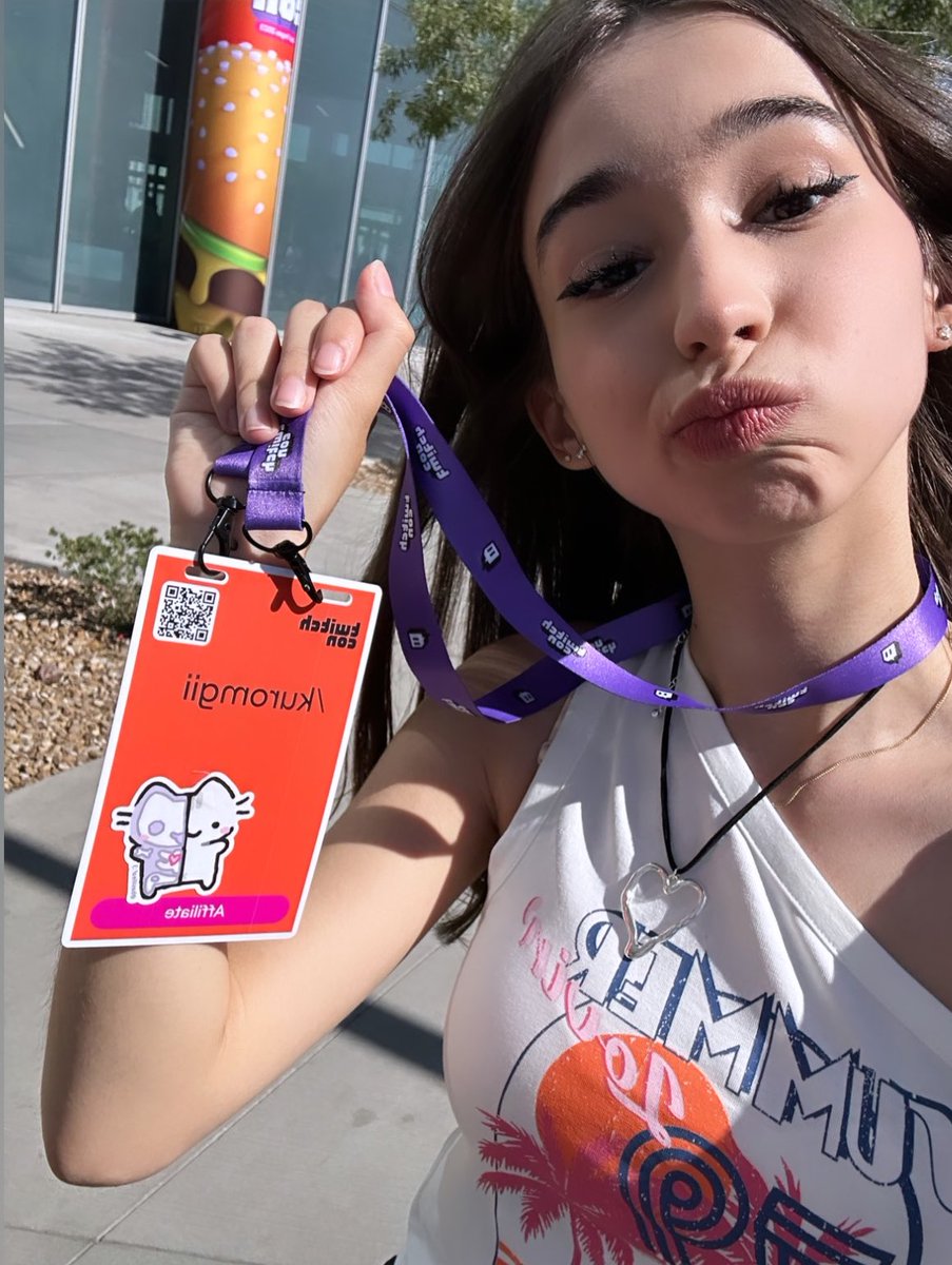 g1nnas's tweet photo. COME FIND ME AT TWITCHCON #creatorU https://t.co/347JndoRnK