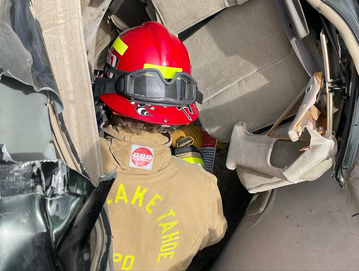 NLTahoeFire's tweet image. Vehicle extrication training at Carson City Pick-n-Pull. 

#VehicleExtricationTraining
#rescue
#HurstTools
#JawsOfLife
#cribbing
#NorthLakeTahoeFire