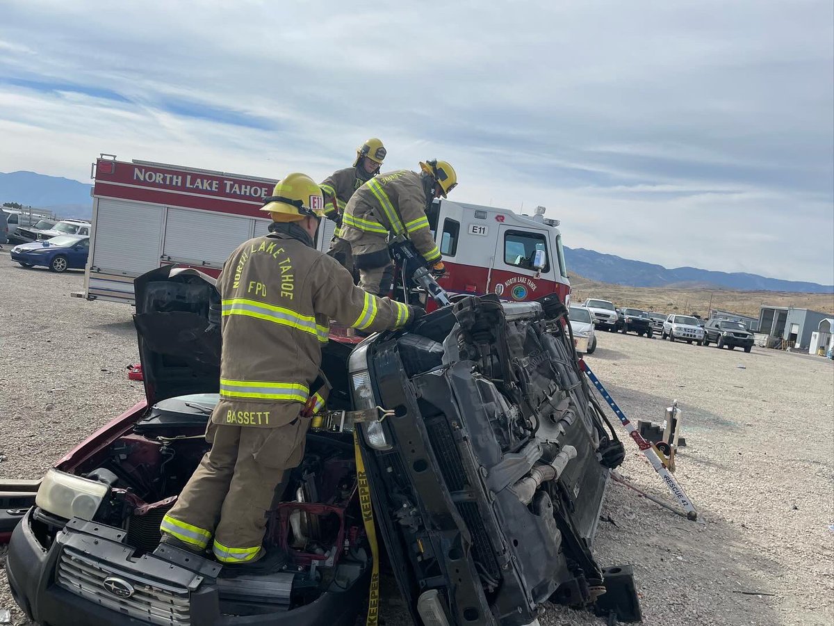 NLTahoeFire's tweet image. Vehicle extrication training at Carson City Pick-n-Pull. 

#VehicleExtricationTraining
#rescue
#HurstTools
#JawsOfLife
#cribbing
#NorthLakeTahoeFire