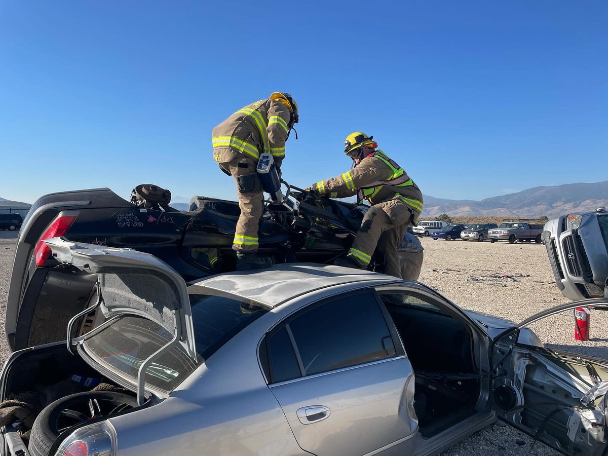 NLTahoeFire's tweet image. Vehicle extrication training at Carson City Pick-n-Pull. 

#VehicleExtricationTraining
#rescue
#HurstTools
#JawsOfLife
#cribbing
#NorthLakeTahoeFire