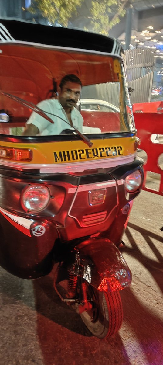 DKToprani's tweet photo. Outside Sahara Star. Asking for lumpsum amounts and not going with meter. Please look into this, we don't want to become the next Bangalore @mybmc @MTPHereToHelp https://t.co/zEztIfddoG